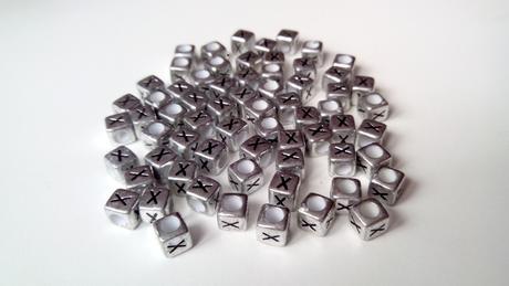 Písmenka strieborné x, 