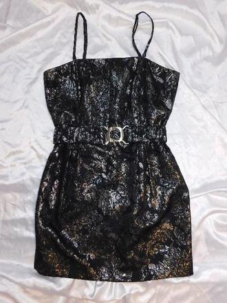 Pekne slavnostne saty, 38