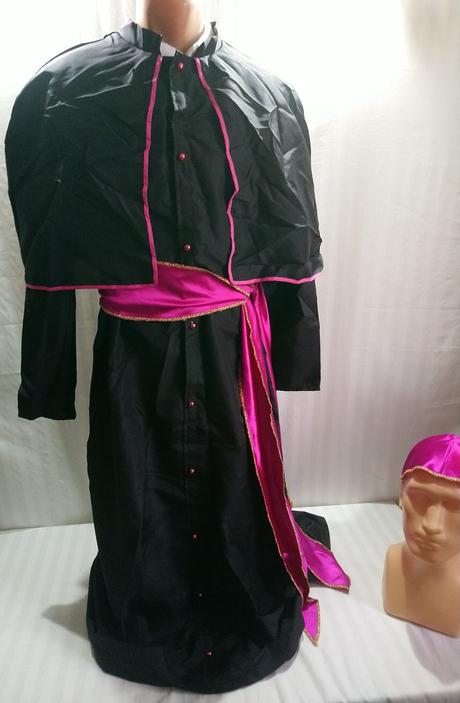 4-dielny kostým kňaz otec ricard,