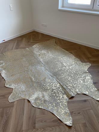 Koberec z hovädzej kože hnedá / zlata farba,