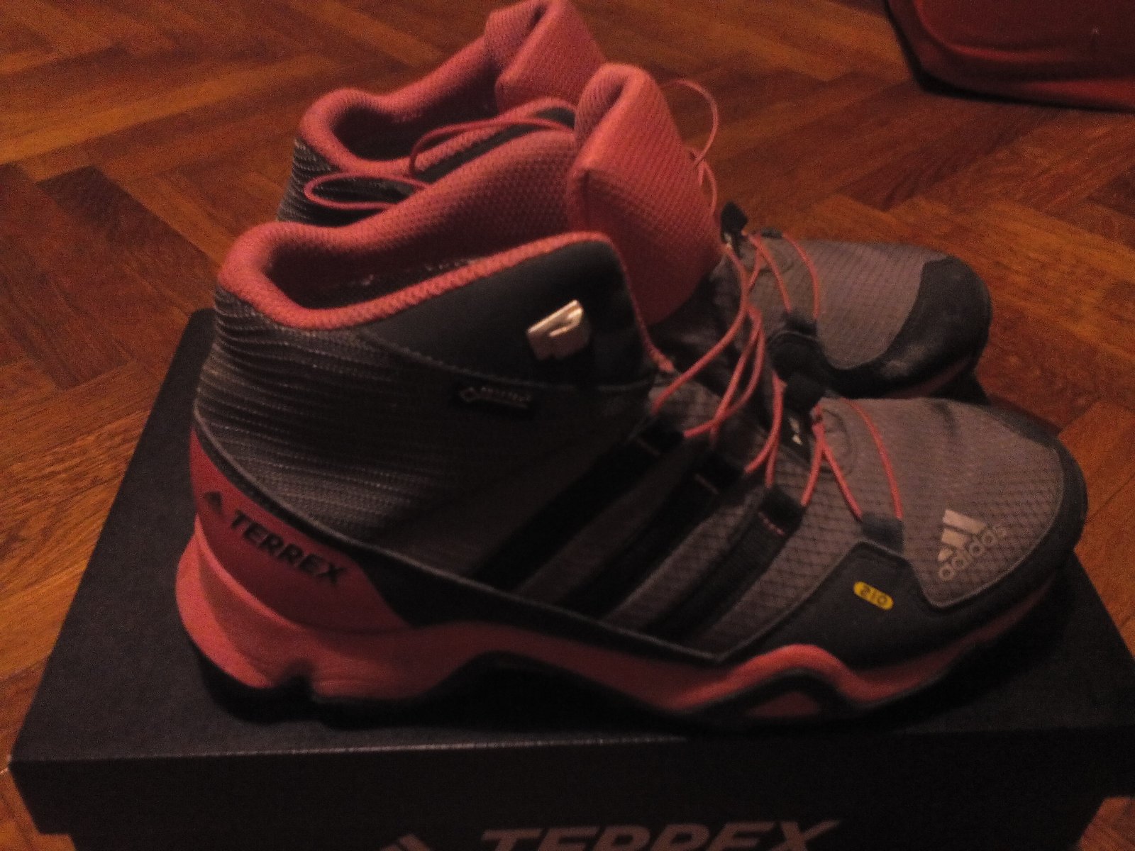 Adidas terrex 38 a 2/3, adidas,38 - 44,90 â¬ od predÃ¡vajÃºcej exonzuko | BazÃ¡r - ModrÃ½ konÃ­k