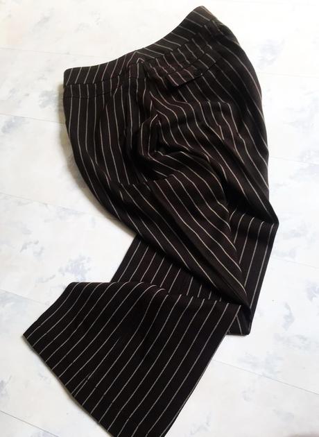 Rozšírené nohavice, 36