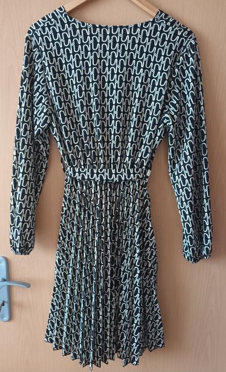 Saty s dlhym rukavom a opaskom, m