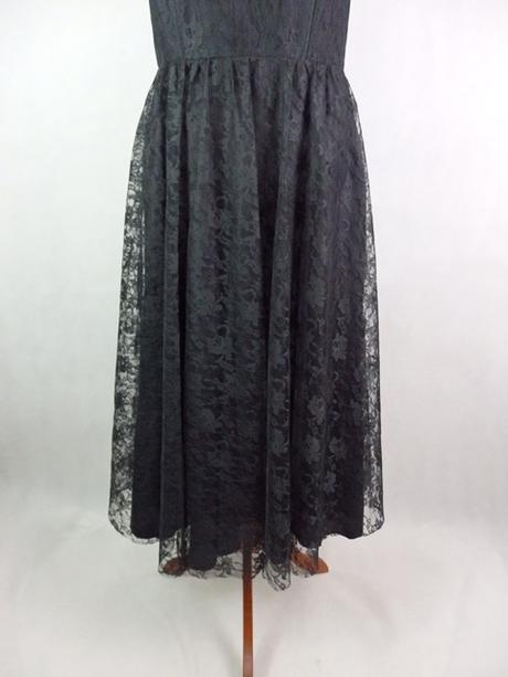 Luxusné čipkované šaty s bolerkom, m