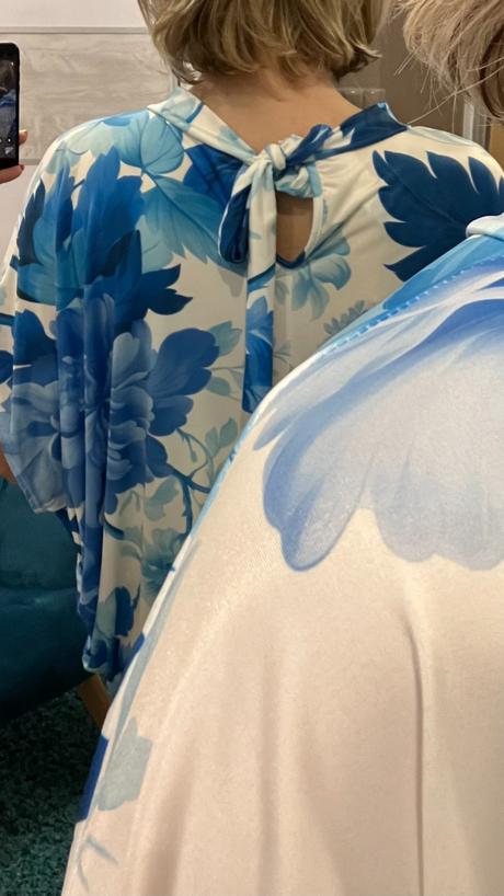 Dámska kvetovaná oversize tunika bielo-modrá (uni), 