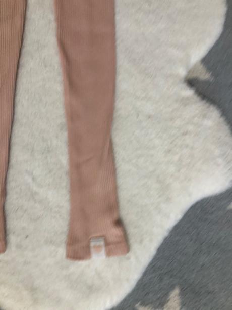 Rebrované leginy, 134