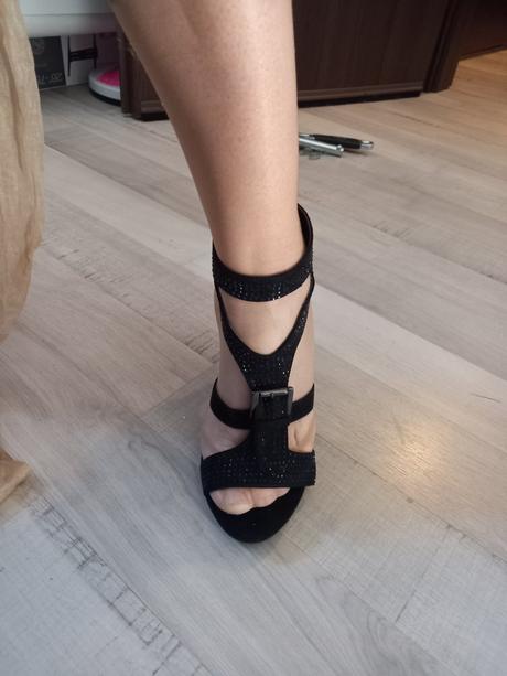 Cierne ihlickove sandale, 38