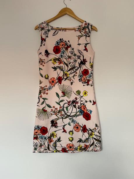 Kvetinové šaty, 38
