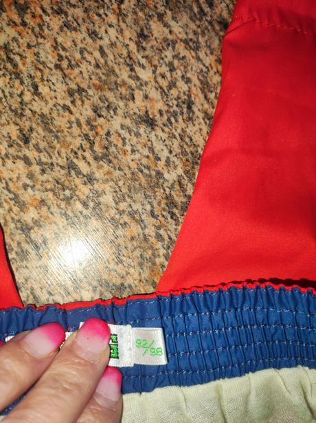 Nepremokavé nohavice, 92