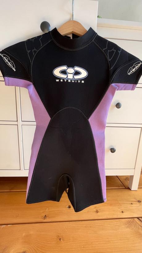 Krátky dievčenský neoprén 6-8r, 