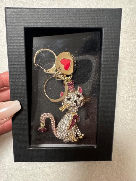 Prívesok s kamienkami zn. love moschino originál, love moschino
