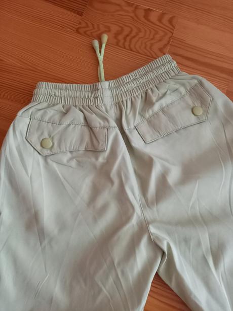 Pekné športové nohavice, 134