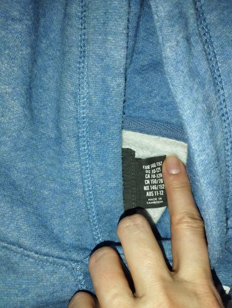 Mikina bez poškodenia, 146