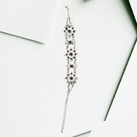 Náramok s modrými kameňmi,