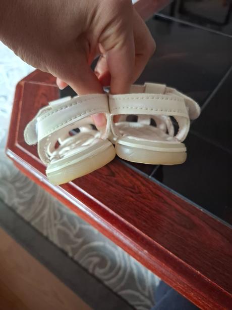 Sandálky pre dievčatko, veľ 22, 22