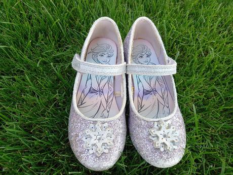 Svietiace balerínky elza, 28