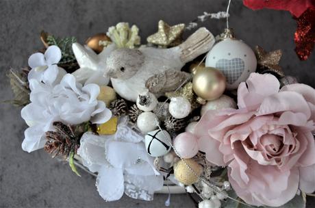 Jemný vianočný aranž s vtáčikom,