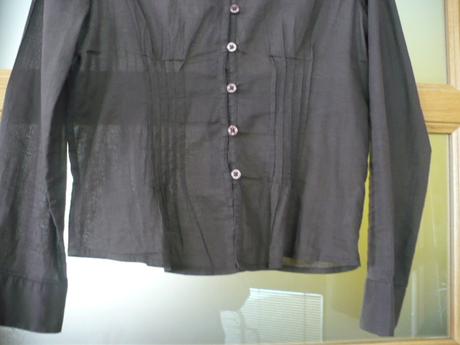 Tmavo hnedá košela, s