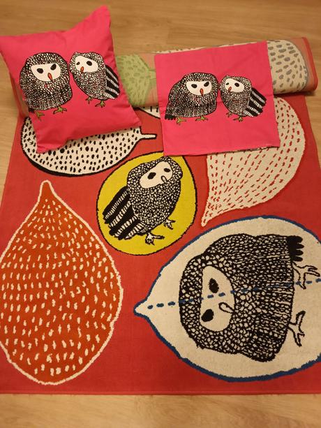 Koberec a obliečky na vankúše, zn. ikea, 