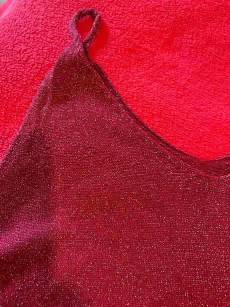 Top bordo striebornymi nitkami, s