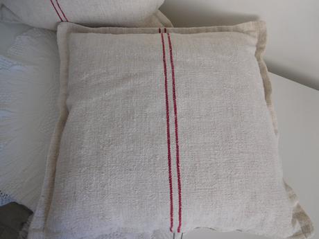 Vankúše menšie , vačšie, podlhovasté,, 