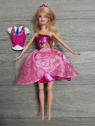 Barbie princess charm school 2011 s tričkom,