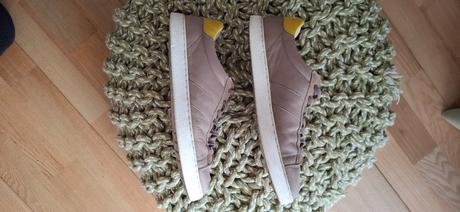 Tenisky groundies, 39