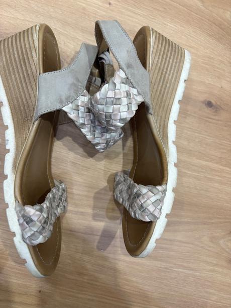 Kožené sandálky, 40