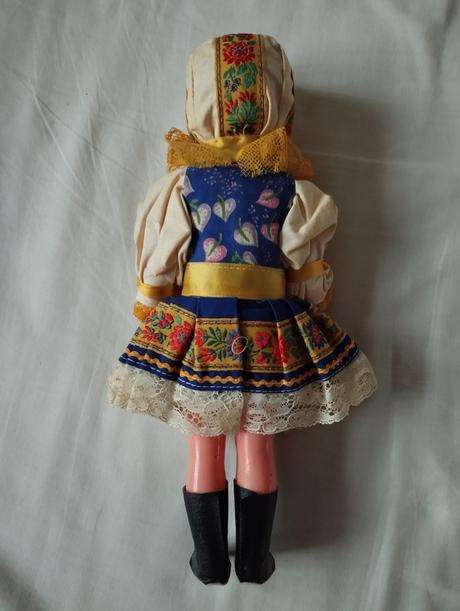 Retro  bábika v kroji, 