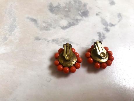 Koralové retro klipsne,