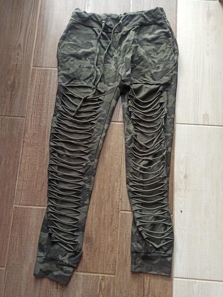 Roztrhané tepláky, m