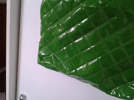 Zelena kabelka s retazkami použitá dvakrat,