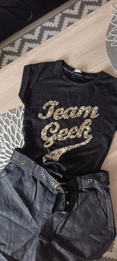 Koženkové kraťasy + tričko s flitrami, piazza italia,134