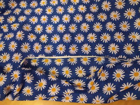 Tmavomodré s margarétkami, 