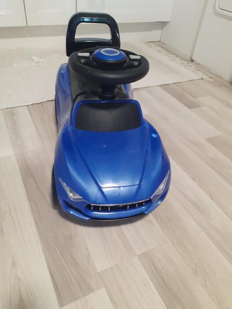 Odrazadlo autíčko maserati,