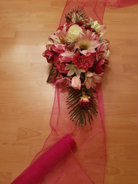 Kvetinová výzdoba na auto, 