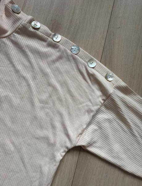 Bežove tričko so stojačikom, mohito,m