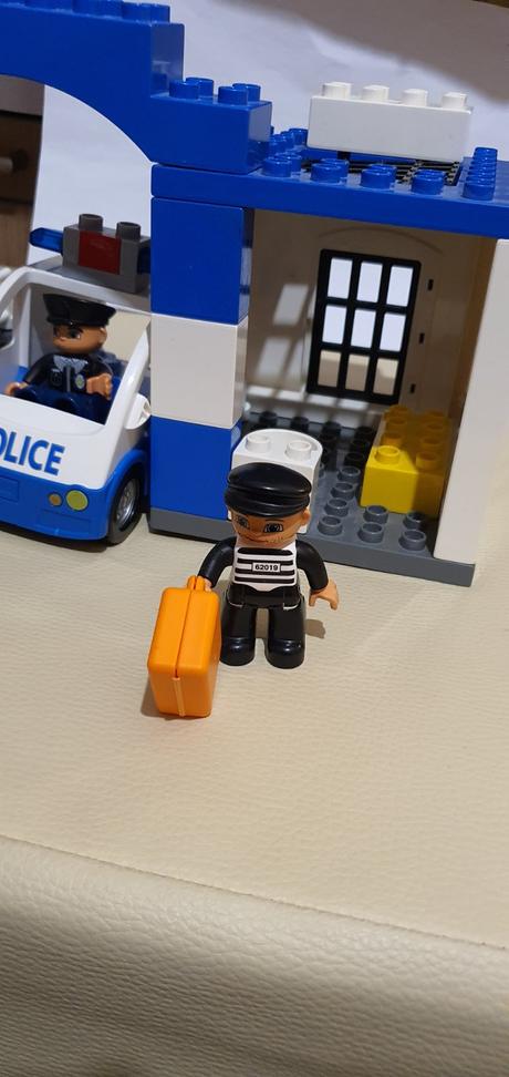 Lego duplo policajna stanica 5602 + policajne auto,