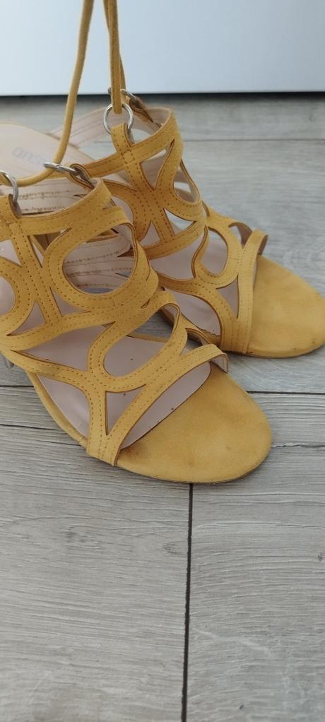 Žlté sandále so zaväzovaním, 39