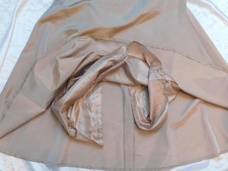 Kvalitne slavnostne saty, 38