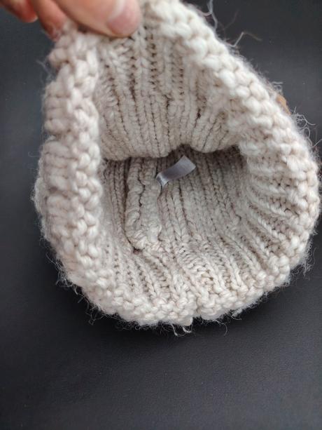 Béžová vlnená čiapka, 