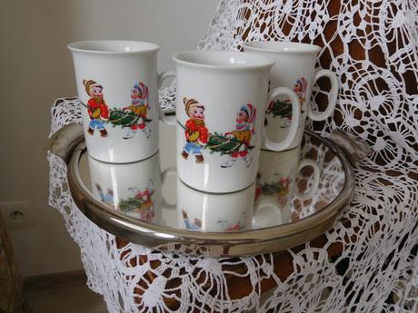 Retro šálky vianočné 3 kusy porcelán,, 