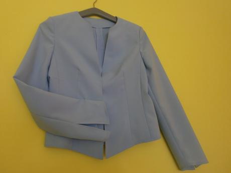 Bledomodré šaty s blejzrom, 40