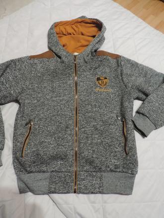 Mikina s kapucňou, 152