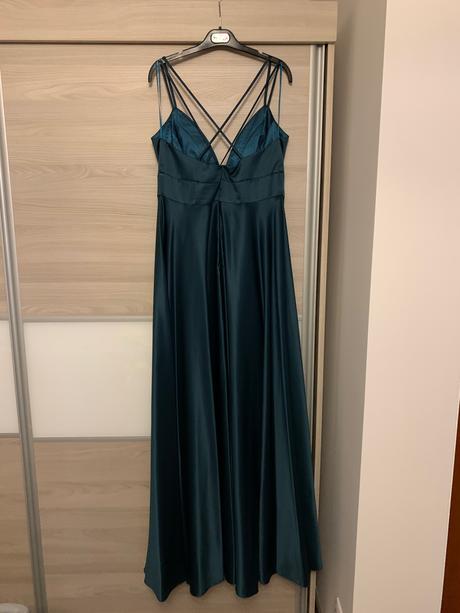 Šmaragdové spoločenské šaty, 42