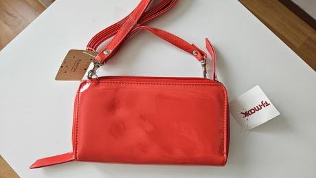 Mala leskla ruzovo-cervena kabelka zn. buxton,