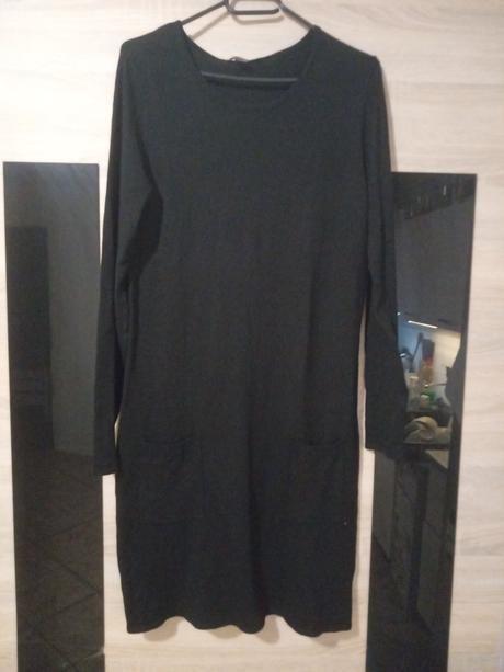 Čierne svetrové šaty, l