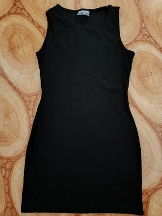 Čierne tričkove šaty, 140