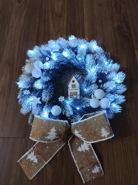 Vianočný veniec s led svetielkami,