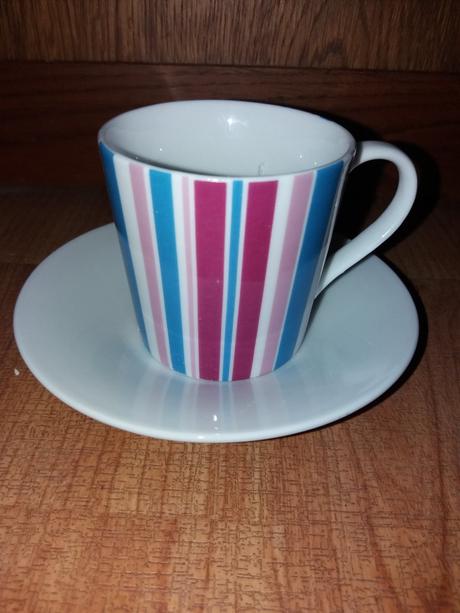 Sada 4 šálok s podšálkami, 